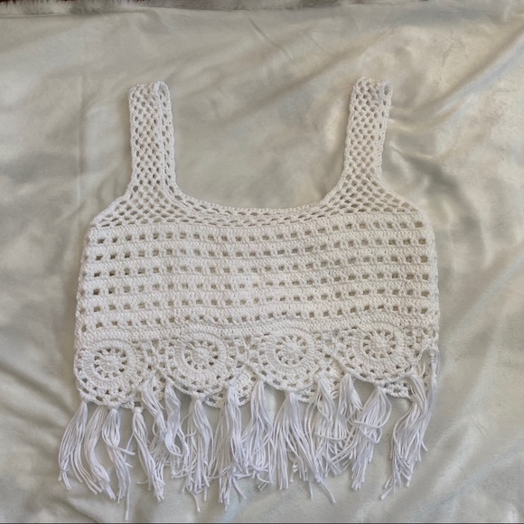 3/$25.00 🛍 
White Cropped Knitted Top with Fringes - Picture 1 of 3